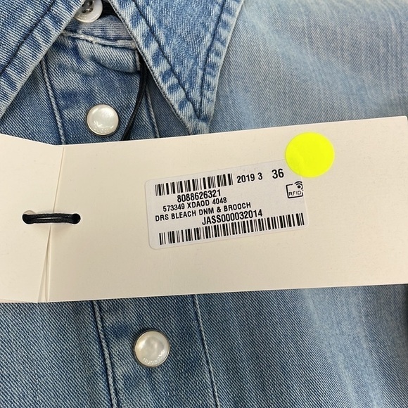 NWT Gucci Bleached Denim Snap Front Dress with 3D Cat Brooch Long Sleeve Sz 36 - Picture 8 of 17